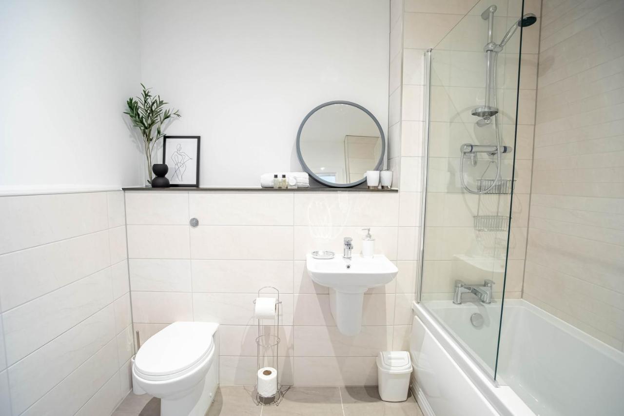 Luxury Apartments Available Next To Train Station - The Wallgate Apartments Wigan - Free Parking Esterno foto